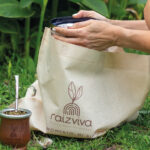 Kit Yerbera Botanica Raiz Viva (Yerbera + Yerba + Churna a elección) - Imagen 3